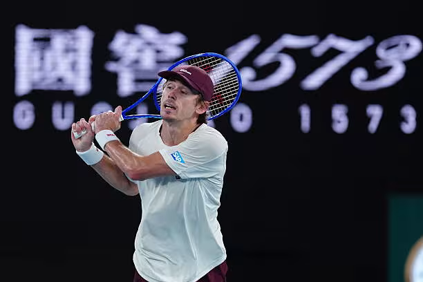 Horario y dónde ver a Carlos Alcaraz contra Álex de Miñaur en cuartos de final del Open de Australia 