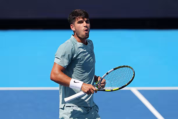 Alcaraz sale vivo de la trampa de Dzumhur