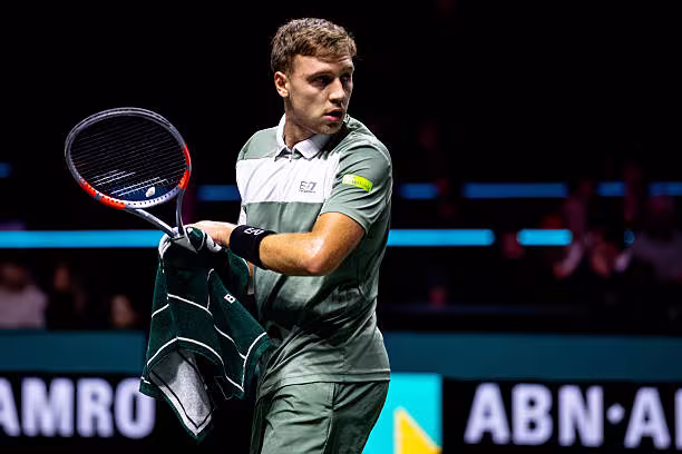 "Es muy complicado que chicos jóvenes sean los jefes de adultos que llevan muchos años en el tenis"