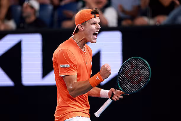 Así es como Mensik intentará vencer a Djokovic en el Open de Australia