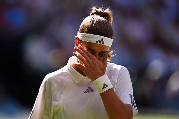 Noskova se sobrepone a los nervios en una final inexplicable