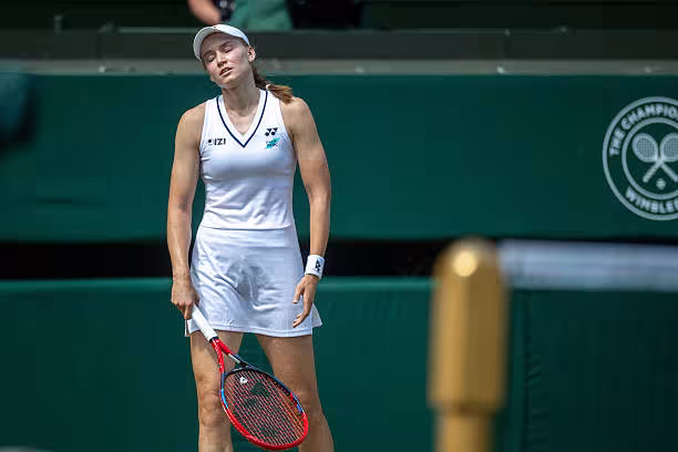 Rybakina, sin respuestas tras perder en Wimbledon: "Si supiera qué me ocurre, no estaría en esta situación"
