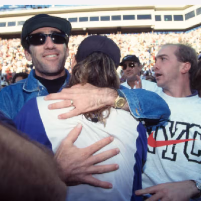 Brad Gilbert abraza a Agassi tras conquistar el Us Open 1994. Fuente: Getty