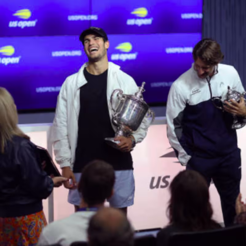 La felicitación de Alcaraz a Ferrero por el premio a mejor entrenador del año