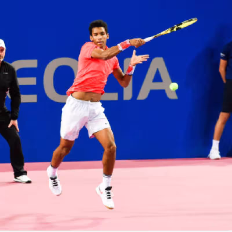 ATP Montpellier. Aliassime sufre para imponer su autoridad