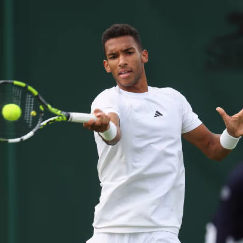Auger-Aliassime sufre un nuevo revés al caer ante Mmoh