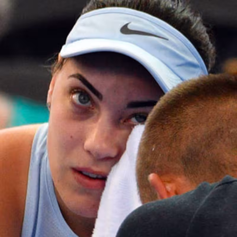 Ana Konjuh golpeando la pelota. Fuente: Getty