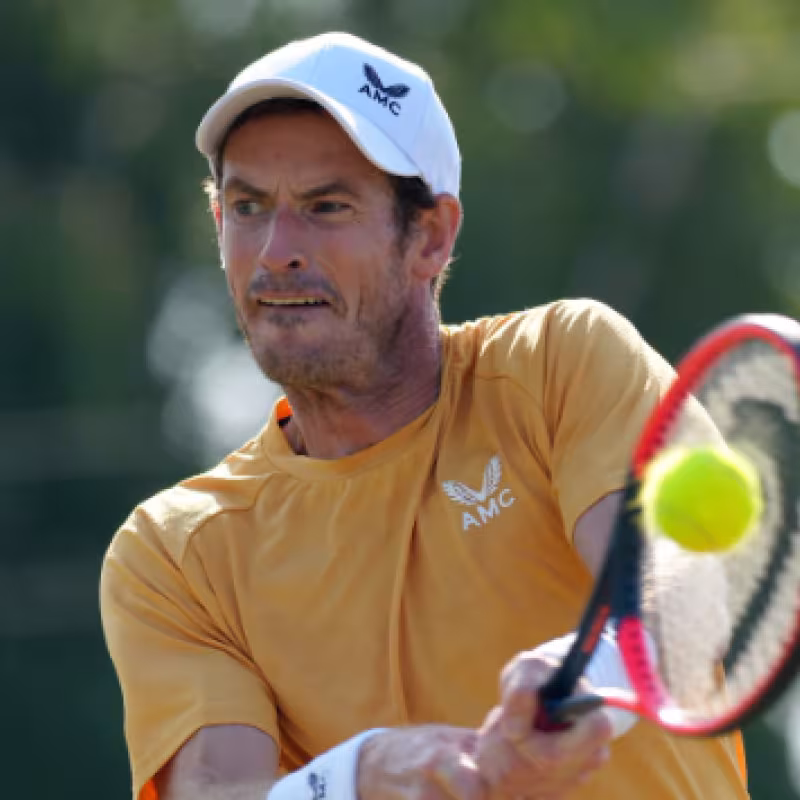 Murray supera a Yunchaokete para verse en cuartos de Surbiton