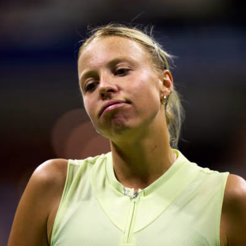 Kontaveit abandona la rueda de prensa llorando desconsoladamente
