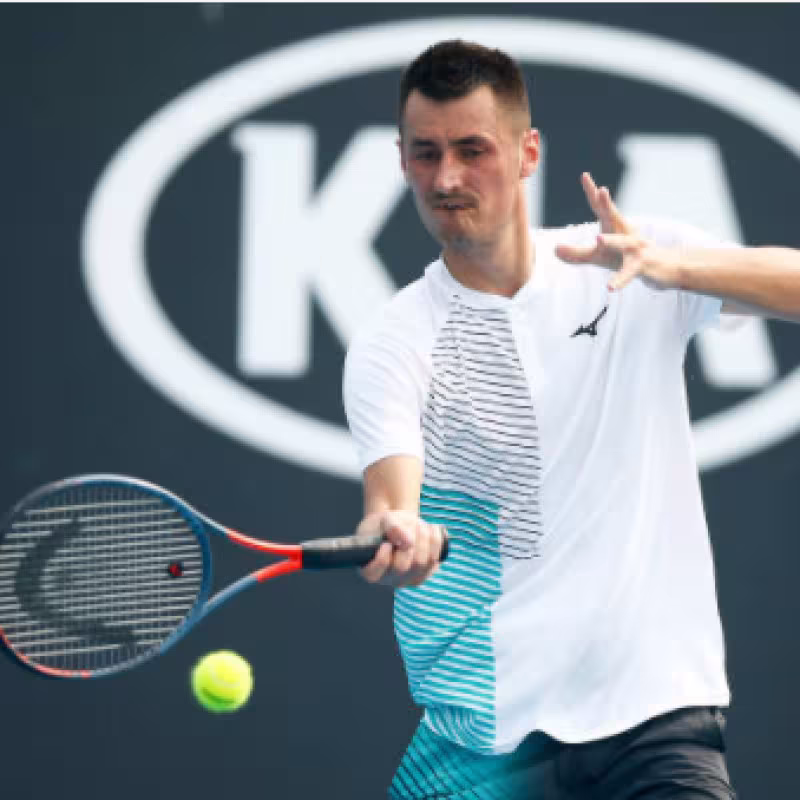 Bernard Tomic regresa a las pistas con victoria