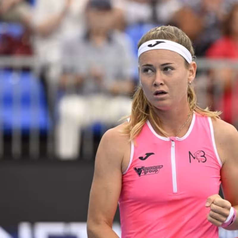WTA Praga 2022: Mertens cae, Bouzkova cumple