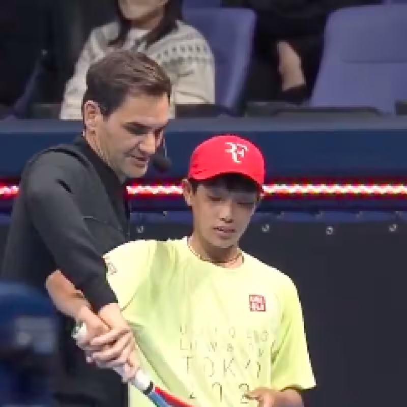 Así es Roger Federer como profesor