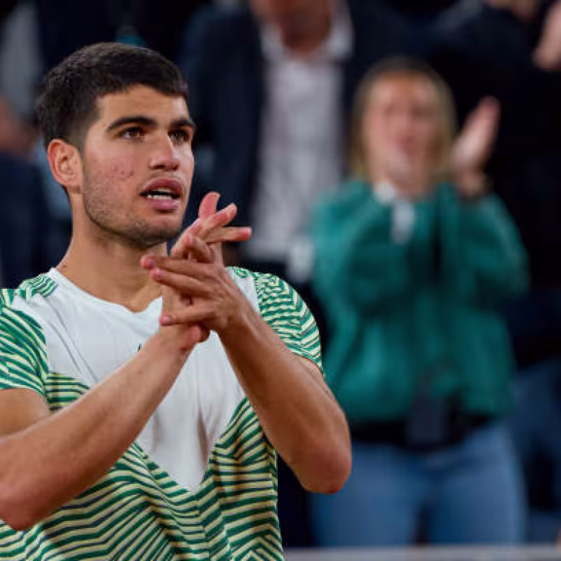 Carlos Alcaraz habla tras ganar a Shapovalov en Roland Garros 2023. Foto: gettyimages