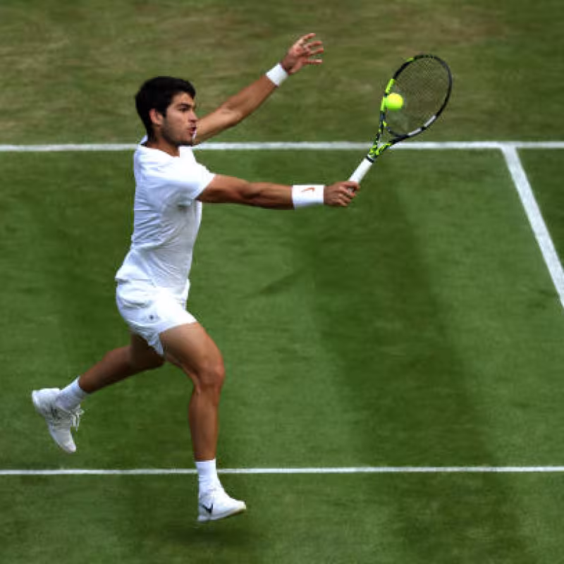 Carlos Alcaraz gana a Matteo Berrettini en Wimbledon 2023. Foto: gettyimages