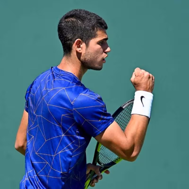 Carlos Alcaraz gana a Roberto Bautista en Indian Wells 2022. Foto: gettyimages
