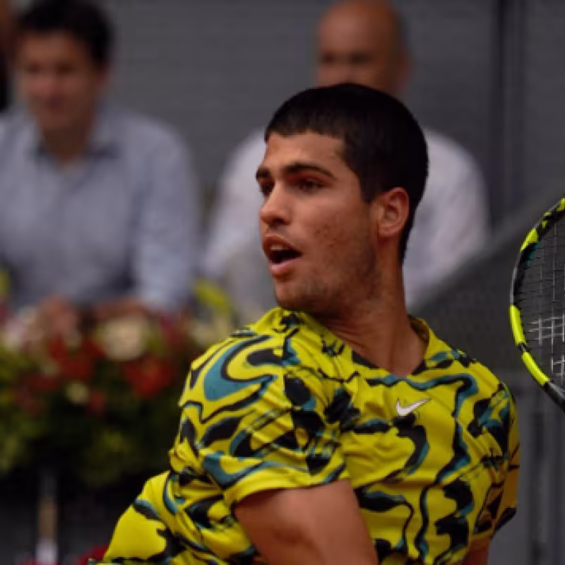 Alcaraz acabó con molestias su primer partido en el Mutua Madrid Open 2023