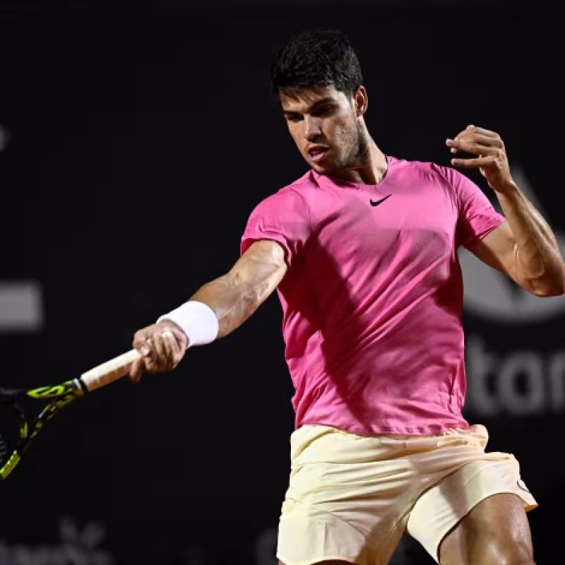 Carlos Alcaraz durante su partido ante Mateus Alves. Foto: ATP 