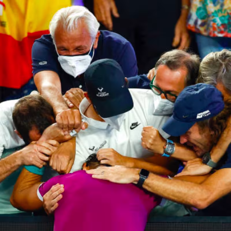 Rafael Maymó y Carlos Moyá en la Philippe Chatrier. Fuente: Getty