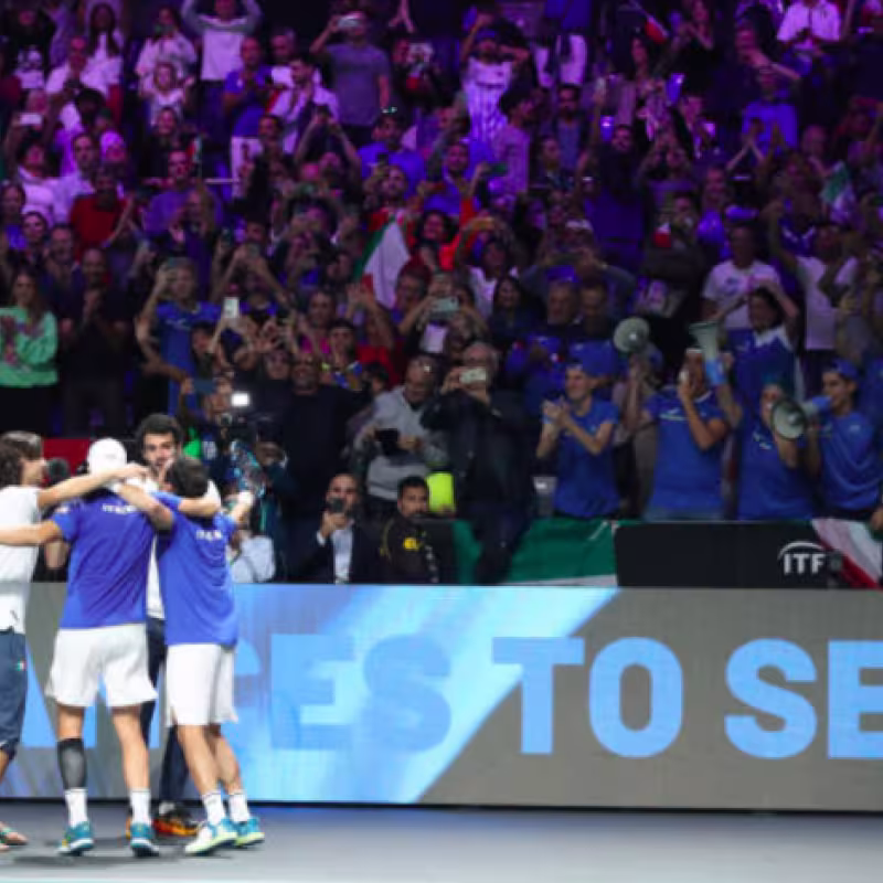 Italia celebra con su gente el pase a semifinales. Foto: Getty