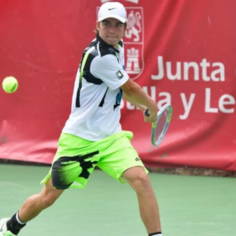 CH Segovia. El joven Svrcina sigue dando pasos hacia adelante