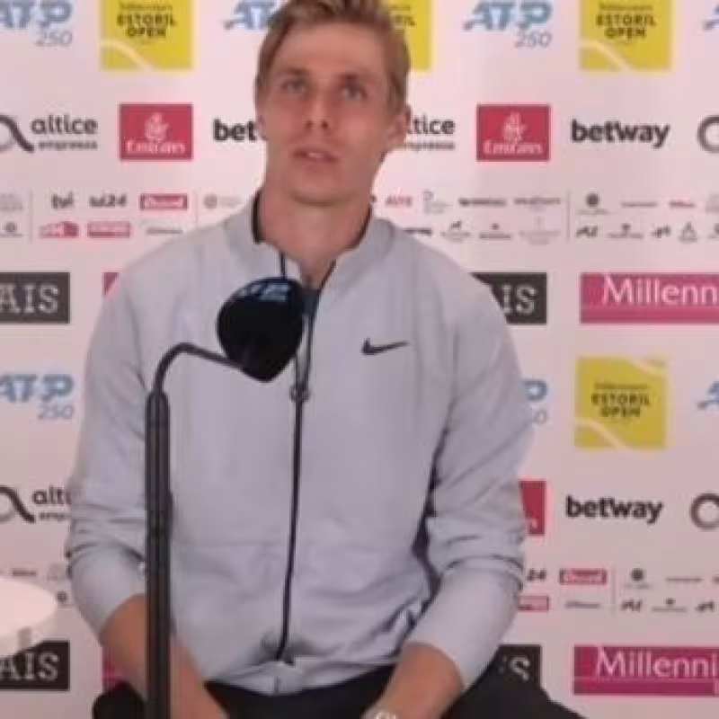 Shapovalov: "Prefiero otras superficies, pero me divierto jugar en tierra batida"