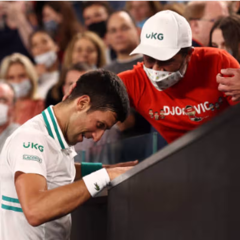 Djokovic y Badio, tras la conquista del Open de Australia 2021. Fuente: Getty