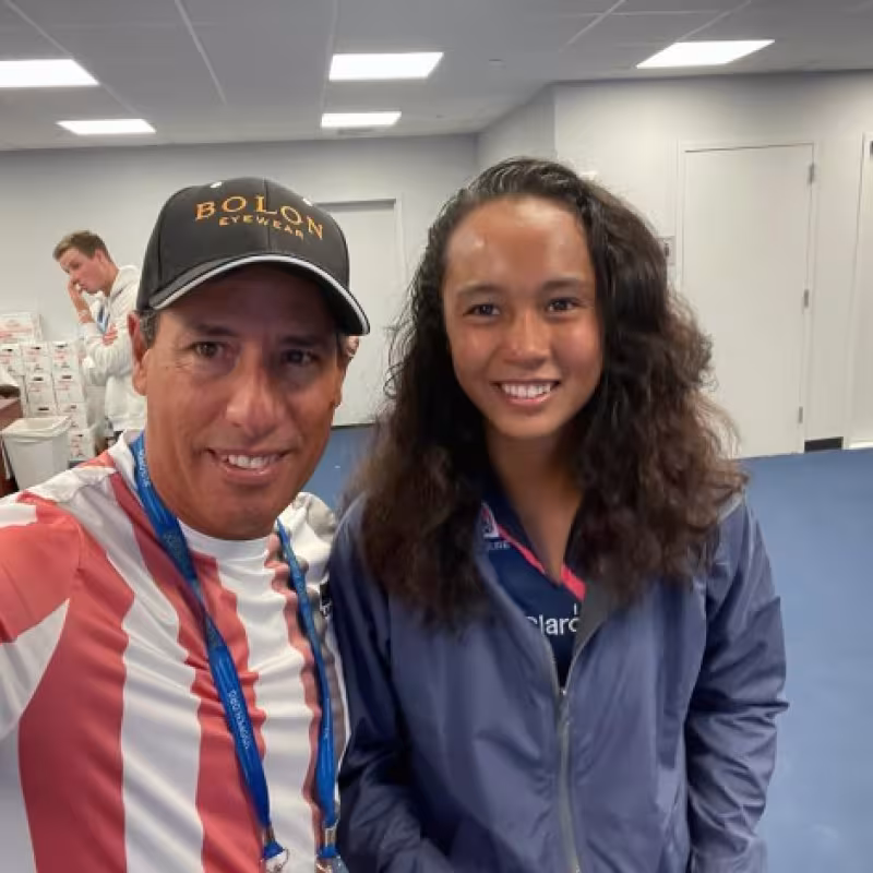 Duglas Cordero junto a Leylah Fernandez. Fuente: Getty