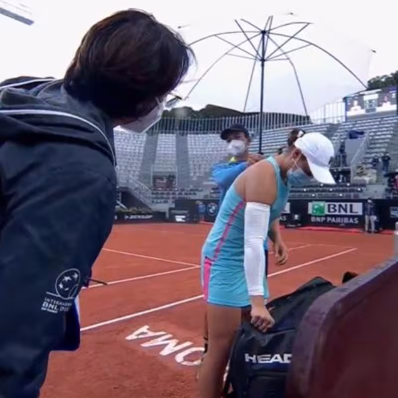 WTA 1000 Roma. Barty se retira en pleno diluvio; Gauff a semifinales