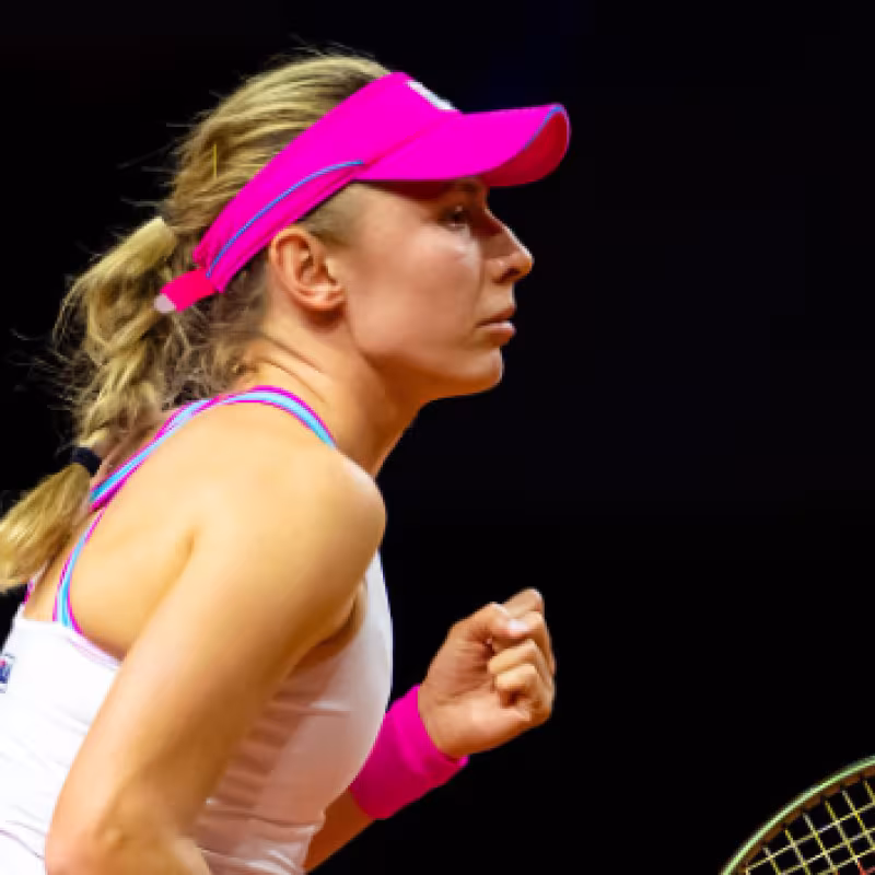 Alexandrova remonta para derrotar a Zheng