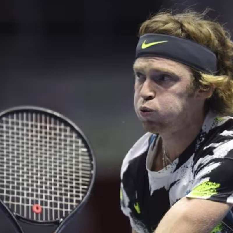 Rublev avanza a su quinta final del año