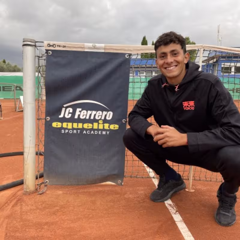 Emilio Nava en la Academia Equelite de Juan Carlos Ferrero. Fuente: PDB