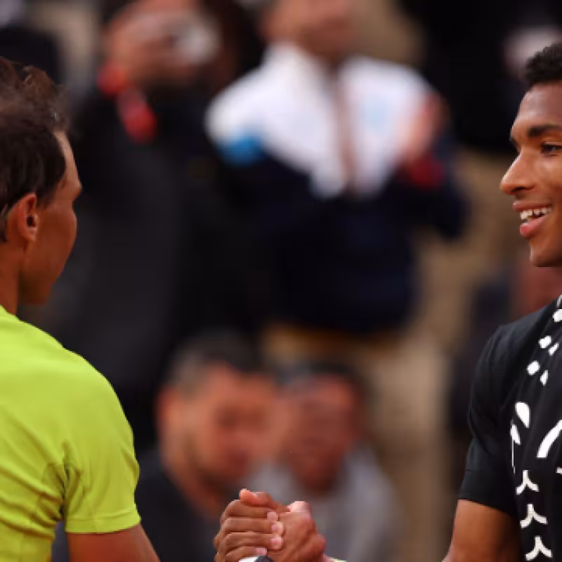 Rafael Nadal y Felix Auger-Aliassime en Roland Garros 2022. Foto: Getty