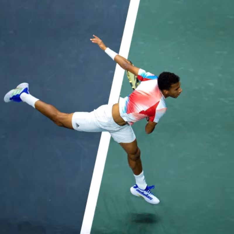 Aliassime salva un debut trampa en Rotterdam
