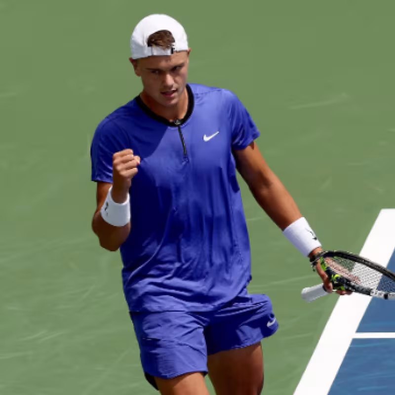 Holger Rune vence a Jannik Sinner en Sofía. Foto: Getty