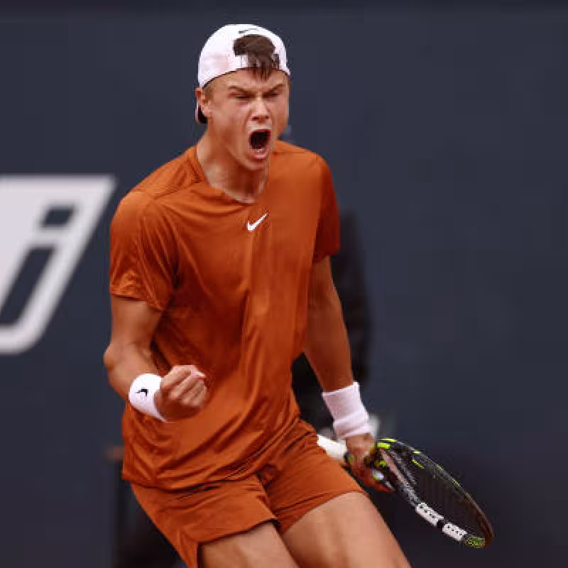 Rune se lleva un duelo de alta tensión y se enfrentará a Djokovic