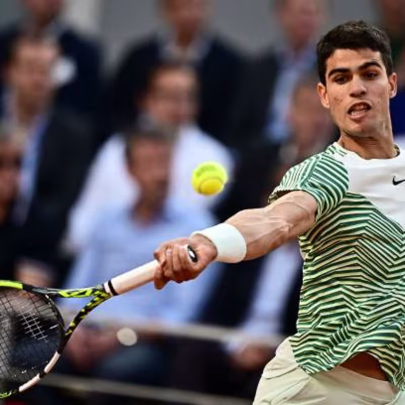 Horario y dónde ver hoy TV y online Carlos Alcaraz ante Novak Djokovic en semifinales de Roland Garros 2023