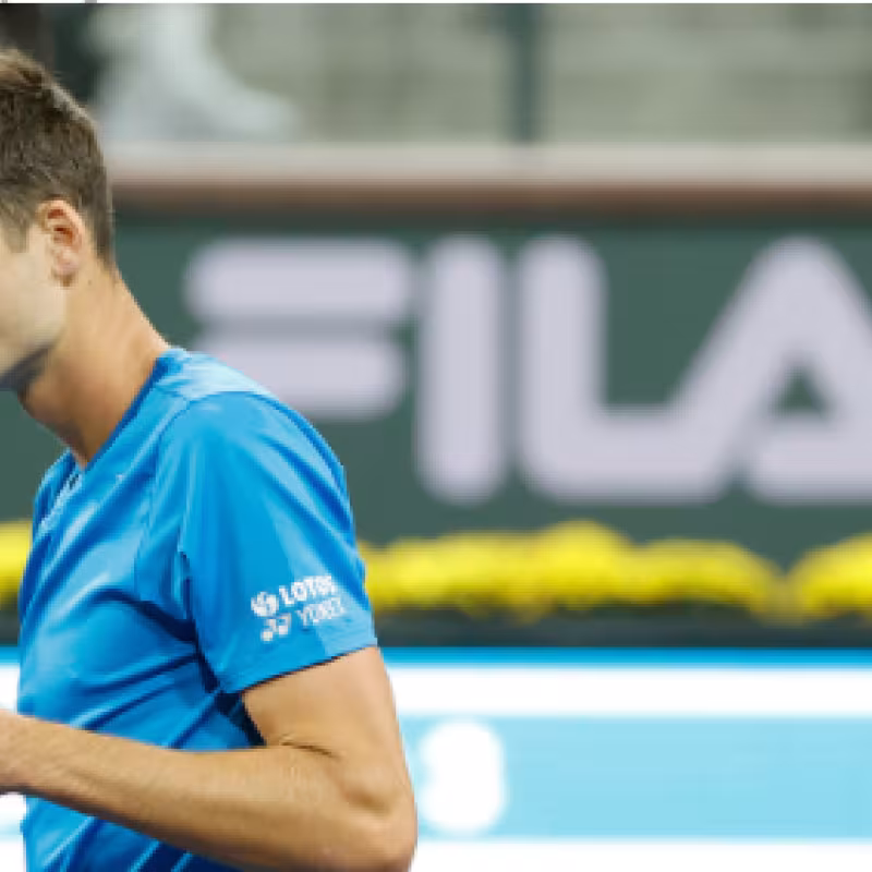 Hurkcaz arrasa a Tiafoe y materializa la salida de Federer del top-10
