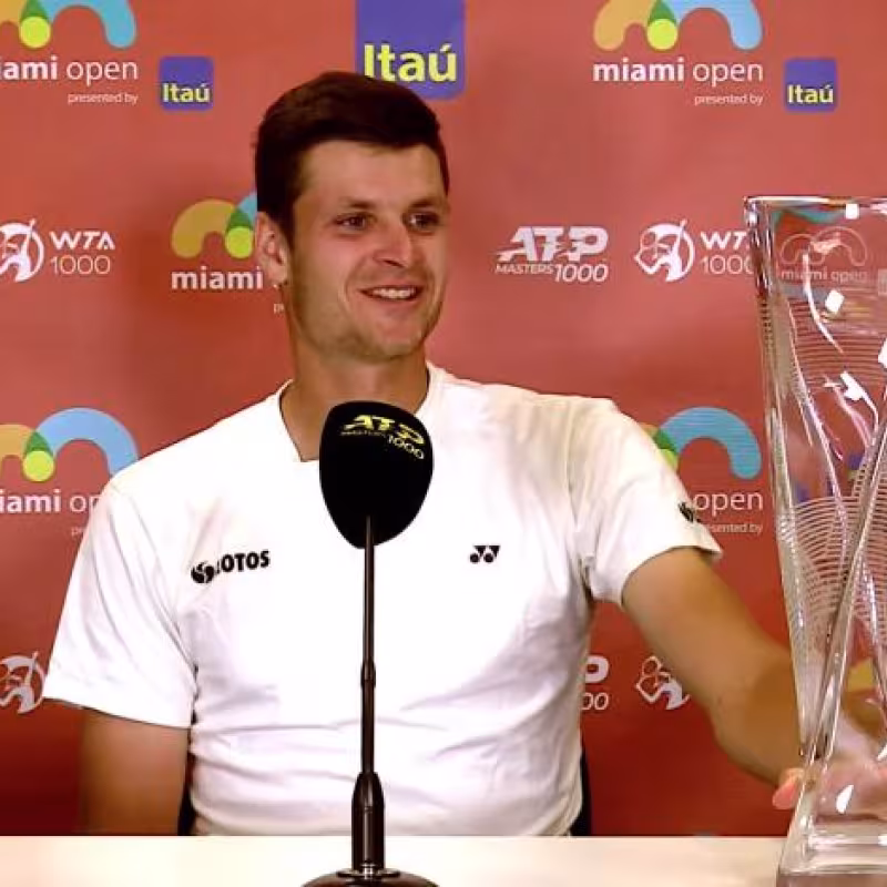 Hubert Hurkacz posa con su trofeo en Miami. Fuente. Tennis Majors