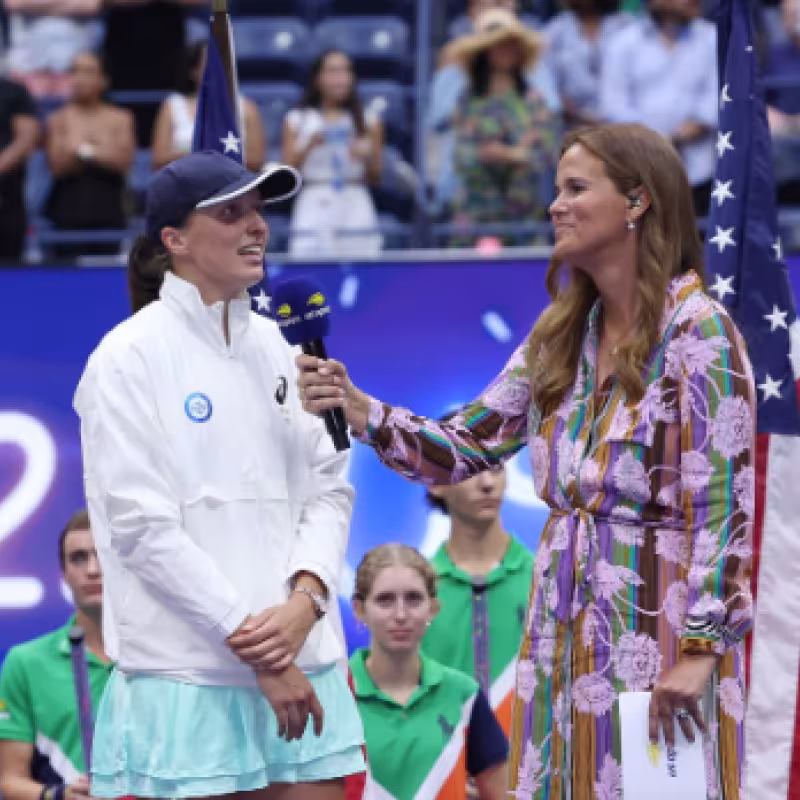 La broma de Iga Swiatek al recibir el cheque del US Open 2022