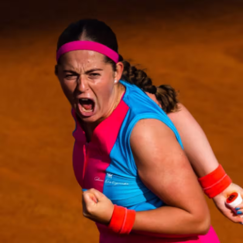Ostapenko castiga sin piedad a Krejcikova