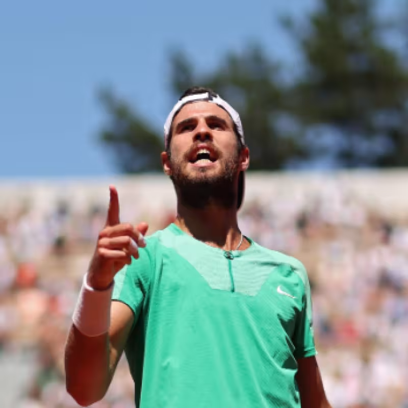 Khachanov cumple como favorito ante un duro Sonego