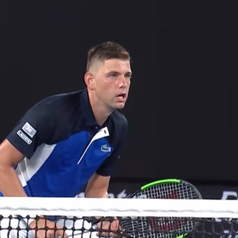 ¿Cómo lo hizo? Esta cara se le quedó a Krajinovic tras el golpe mágico de Federer