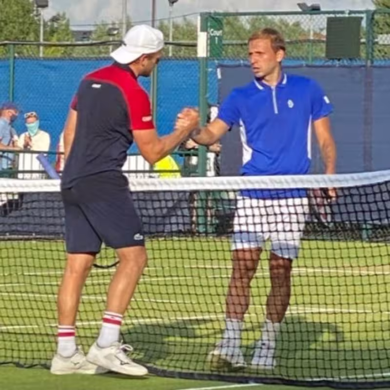 Kudla da la sorpresa y se carga a Evans en Nottingham