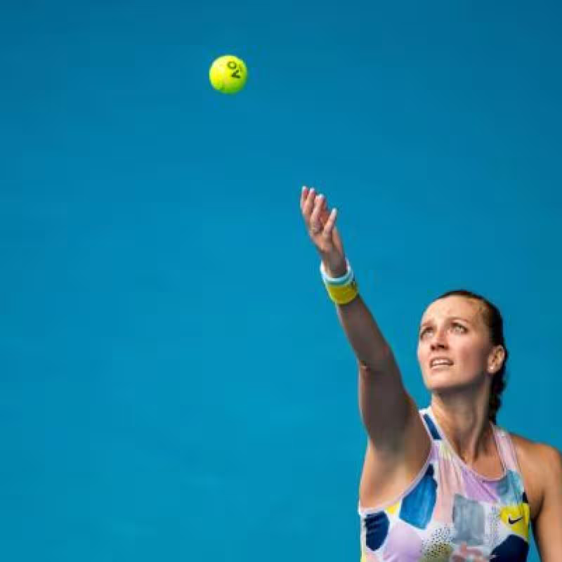 Kvitova vuelve a lesionarse y se baja de un duelo de exhibición