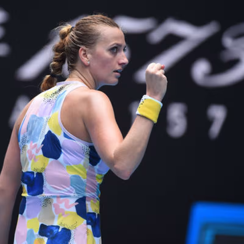 Kvitova se salva ante una peleona Van Uytvanck en San Petersburgo