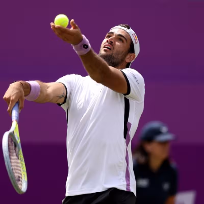 Berrettini le pone paños fríos a Murray en Queen´s