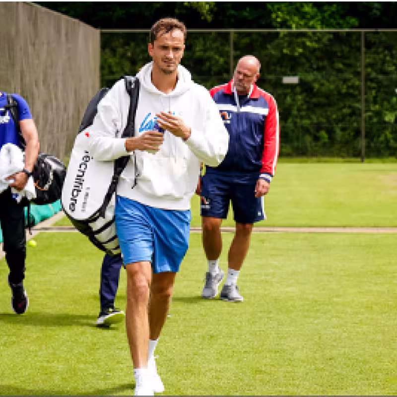 ATP 250 s-Hertogenbosch 2022. Medvedev comienza con paso firme
