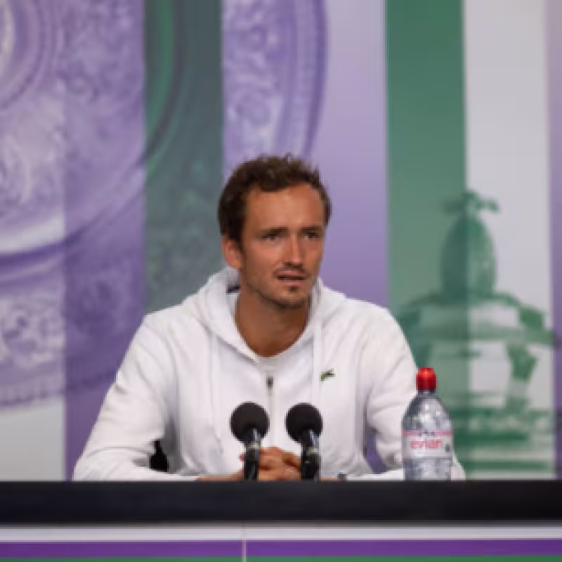 Medvedev: "Intentaremos beneficiarnos de la presión que tiene Djokovic"