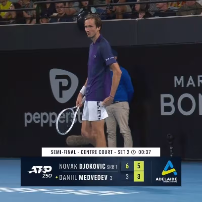 Medvedev imita a Djokovic en tono de mofa