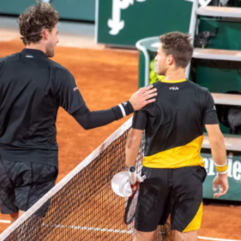 Dominic Thiem y Diego Schwartzman tras su épica batalla en Paris. Fuente: Getty